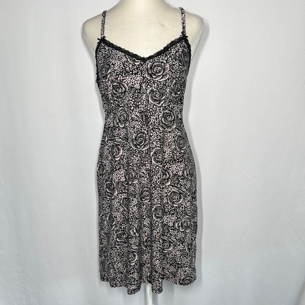 ❤️3/$30 Marilyn Monroe Intimates Floral Slip Dress